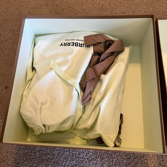 Unworn Burberry Boots for Men, Size 8.5 in US, 42 in Europe. - Picture 7 of 8